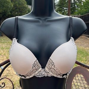 Victoria’s Secret Bra, 36B